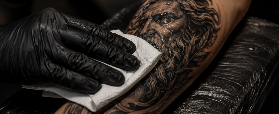 Kaip prižiūrėti naują tatuiruotę?